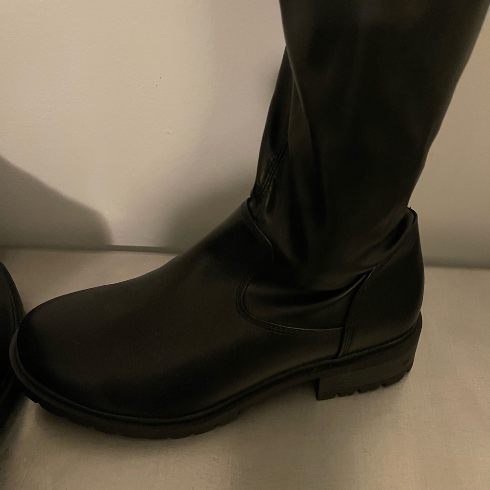 Super sexy thigh high stretchy pleather wide calf boots. Torrid 9WW.